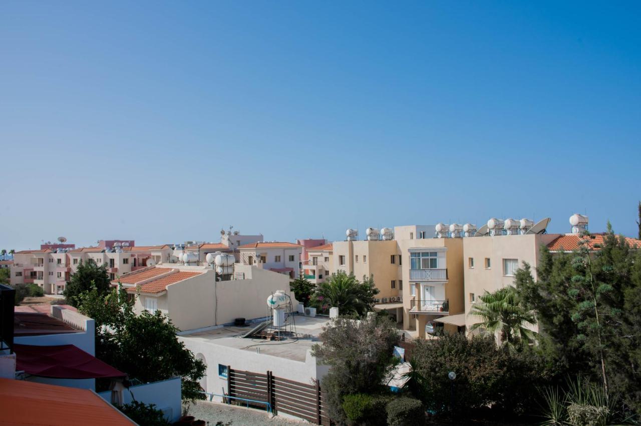 Modern Apartment Not Far From The Beach Paphos Exterior photo